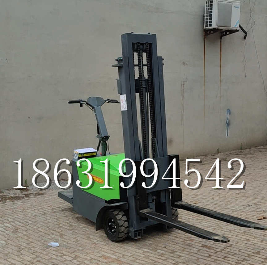 信阳市优程全电动叉车插腿式堆高车液压装卸车1.5吨升高小型站驾式铲车